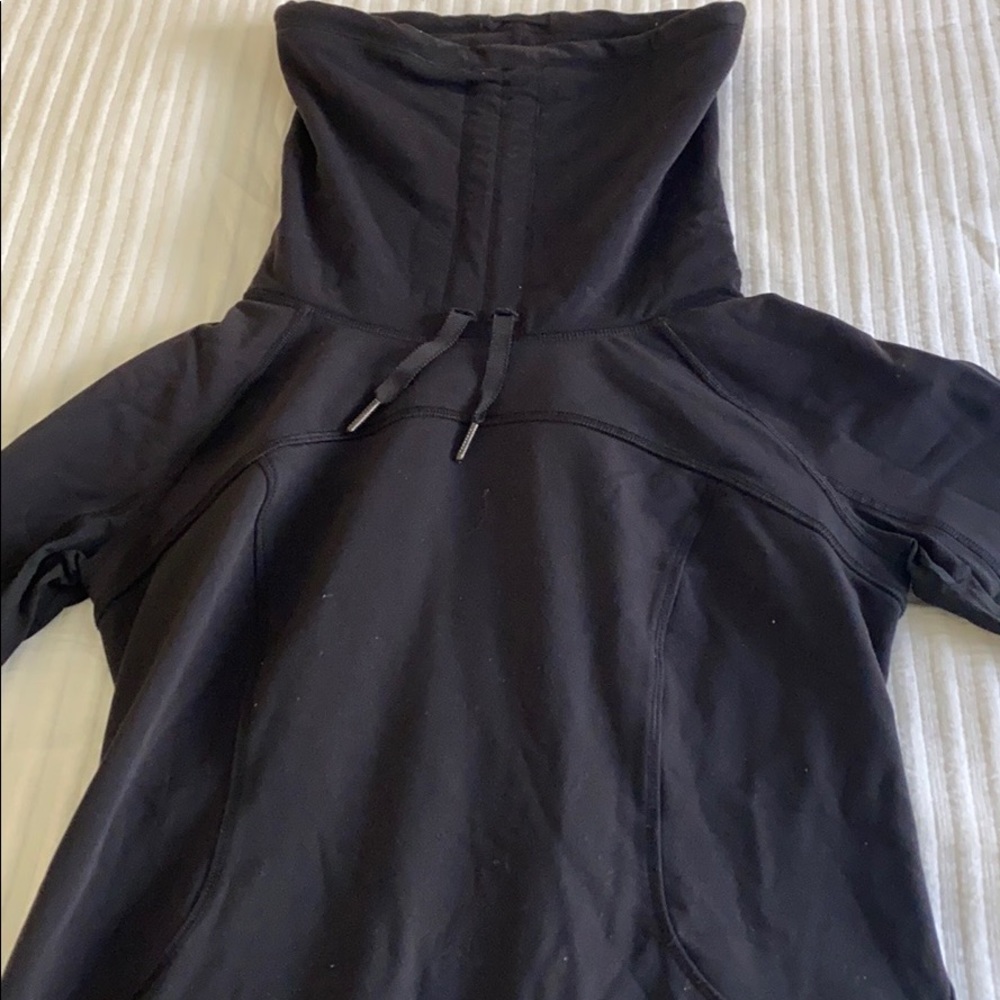 Lululemon jacket with thumb holes sz6